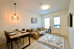 Brandnew Modern Condo with Sauna